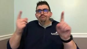 Read more about the article Choosing the Right Financial Professional – Insurance Agents & Brokers